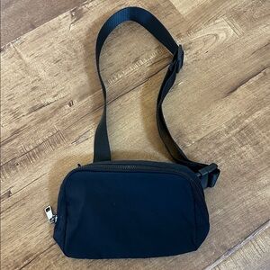 32 Degrees Black Small Belt Bag